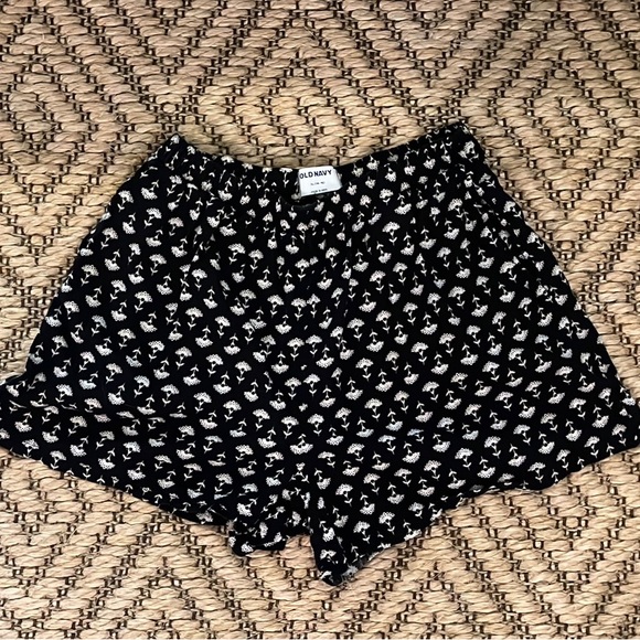 Old Navy Girls Shorts size XL 14-16 floral block print fabric. Like new - Picture 1 of 10